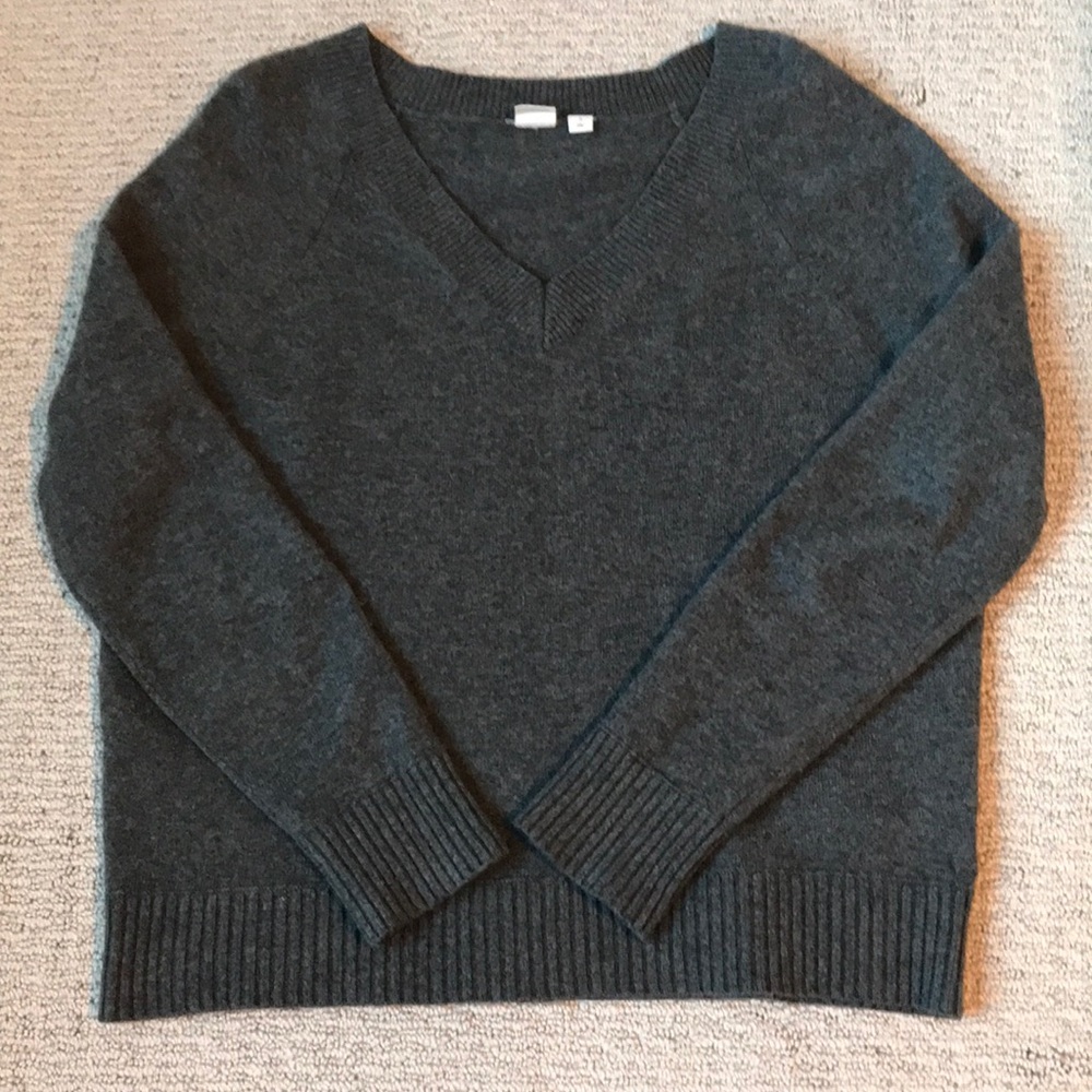 Gap Merino wool v-neck sweater